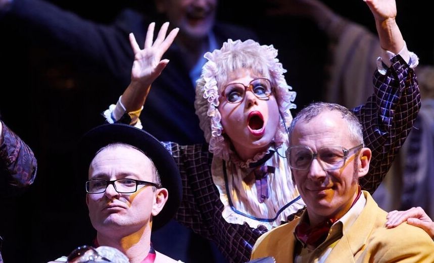 Шум за сценой